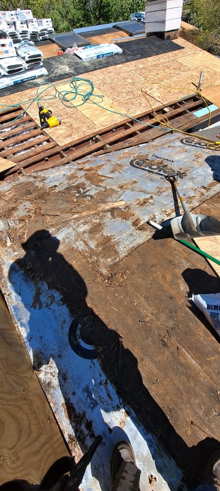 Slide of Mendoza & M  Roofing