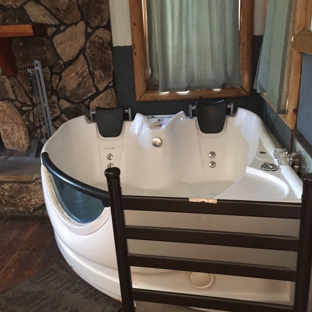 Cabins4less - Spa tub - Rafting/Kayaking Near Me - Big Bear Lake, California