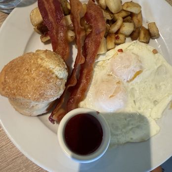 The Cottage - Eggs and bacon - New American Near Me - Encinitas, California