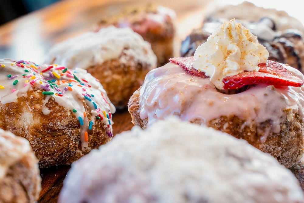 Parlor Doughnuts Logo