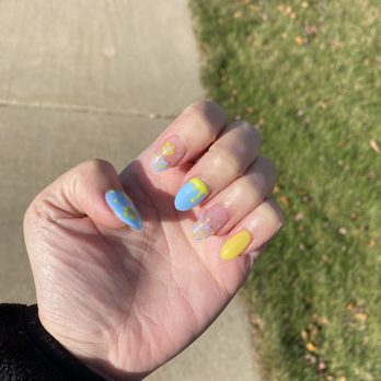 BellaLuxe Nails - Nail Salons Near Me - Madison, Wisconsin