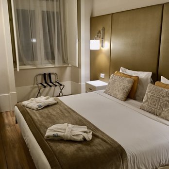 My Story Ouro - Bedroom - first floor. This is one of the larger rooms. - Hotels Near Me - Lisbon, 11