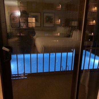 Courtyard by Marriott Bakersfield - Hotels Near Me - Bakersfield, California