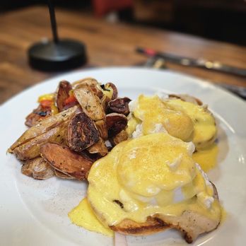 Rusconi's American Kitchen - Traditional egg Benedicts - American Near Me - Phoenix, Arizona Rusconi's American Kitchen - Traditional egg Benedicts - American Near Me - Phoenix, Arizona