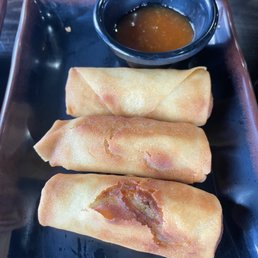 Egg roll appetizer-- mushy inside and a little bland