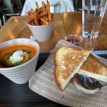 Roam Artisan Burgers - Grilled cheese and Sweet Potato Fries ~sweet - Burgers Near Me - Lafayette, California Roam Artisan Burgers - Grilled cheese and Sweet Potato Fries ~sweet - Burgers Near Me - Lafayette, California