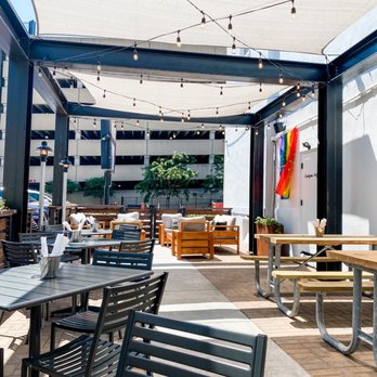 The Oakmont - Outdoor patio - American Near Me - Indianapolis, Indiana