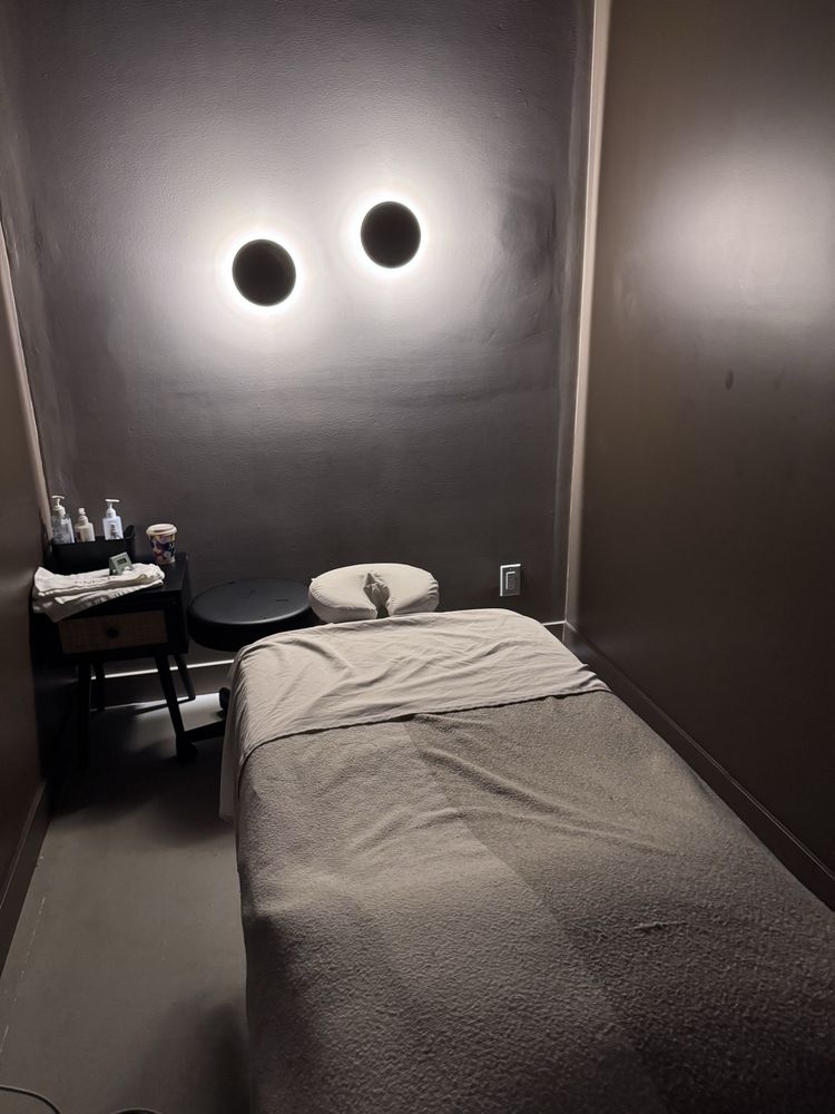 Knead Massage Studio Logo