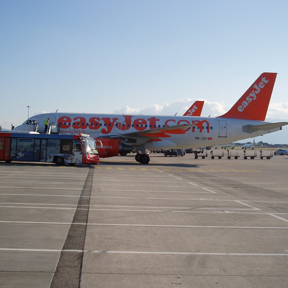 EasyJet - EasyJet Airbus 319 airplane - Airlines Near Me - Luton, CBF