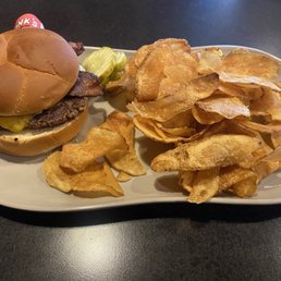 Bacon cheeseburger with kettle chips
