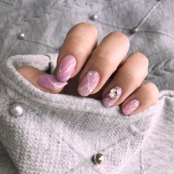 Eightyeight - So in love with these marble nails!