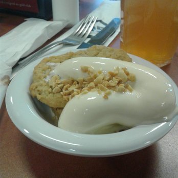 Golden Corral Buffet & Grill - Vanilla ice cream covered with peanuts, and oatmeal and raisin cookies - Southern Near Me - Stockbridge, Georgia
