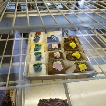 Bea's Bakery - Mini pastries - Bakeries Near Me - Tarzana, California