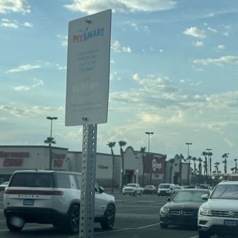 PetSmart - Sign for curbside pickup - Pet Groomers Near Me - Las Vegas, Nevada PetSmart - Sign for curbside pickup - Pet Groomers Near Me - Las Vegas, Nevada