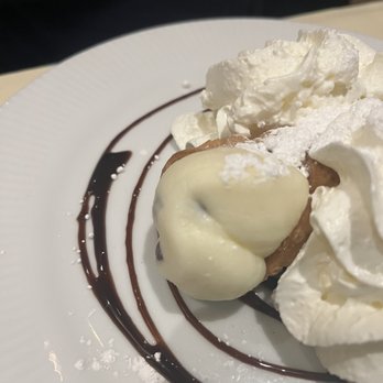 Café Bello - Closeup of fresh cream - Italian Near Me - Bayonne, New Jersey