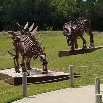 Dinosaur World - Museums Near Me - Glen Rose, Texas