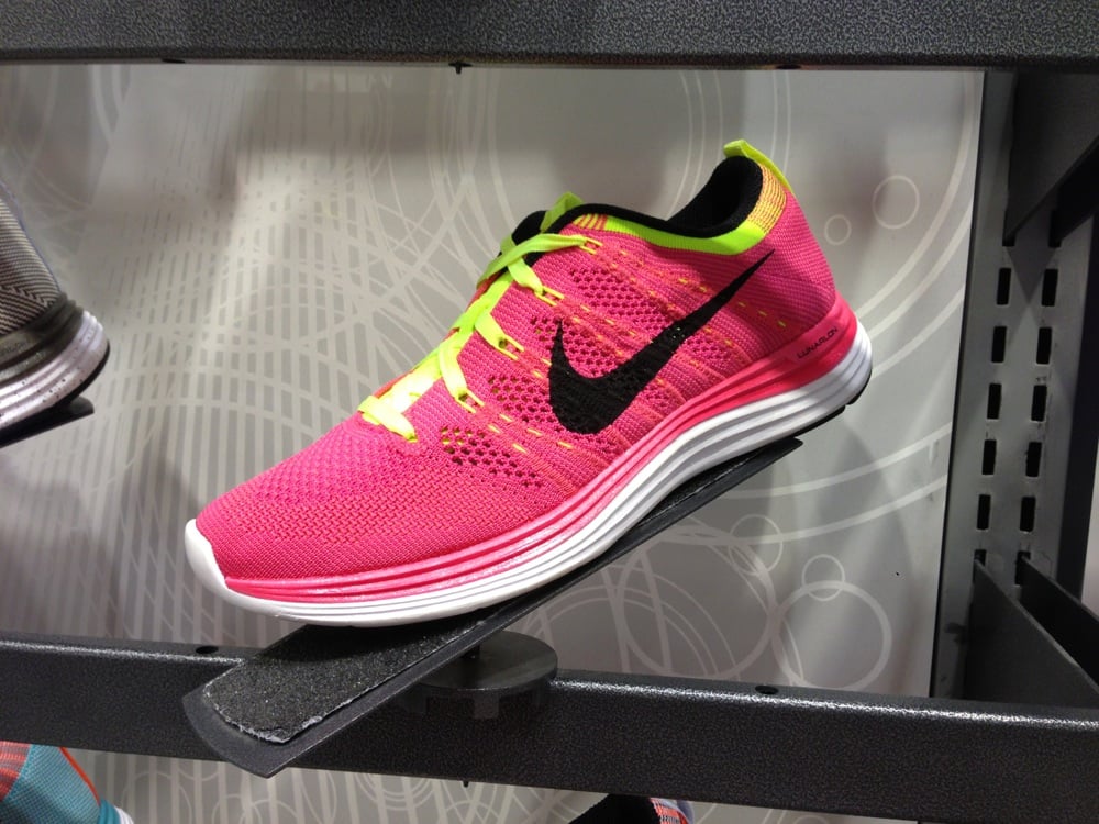 lady foot locker nike sneakers