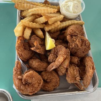 Sliders Oyster Bar - Fried mayport shrimp with fries and tartar sauce - Seafood Near Me - Neptune Beach, Florida Sliders Oyster Bar - Fried mayport shrimp with fries and tartar sauce - Seafood Near Me - Neptune Beach, Florida