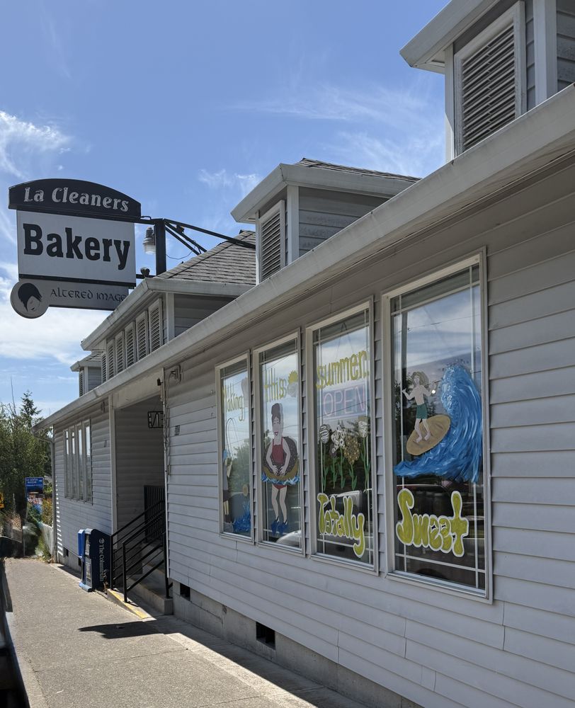 Sadie & Josie's Bakery Logo