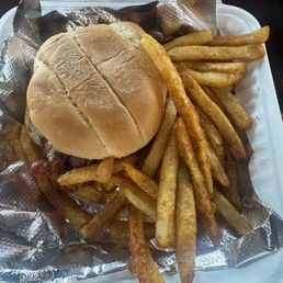 THE OTTO SMASH BURGER W/ FRIES