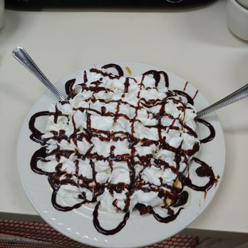 Maverick's Restaurant - Brownie Sundae. Bed of icecream, topped with warm brownie, chocolate sauce and whip cream. Addtl topping available - Seafood Near Me - Colville, Washington Maverick's Restaurant - Brownie Sundae. Bed of icecream, topped with warm brownie, chocolate sauce and whip cream. Addtl topping available - Seafood Near Me - Colville, Washington