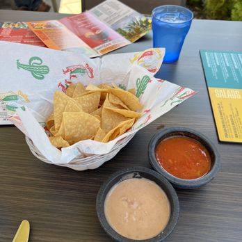 Si Senor - Chips, Salsa, Bean Dip and Guac - Mexican Near Me - Beaverton, Oregon Si Senor - Chips, Salsa, Bean Dip and Guac - Mexican Near Me - Beaverton, Oregon