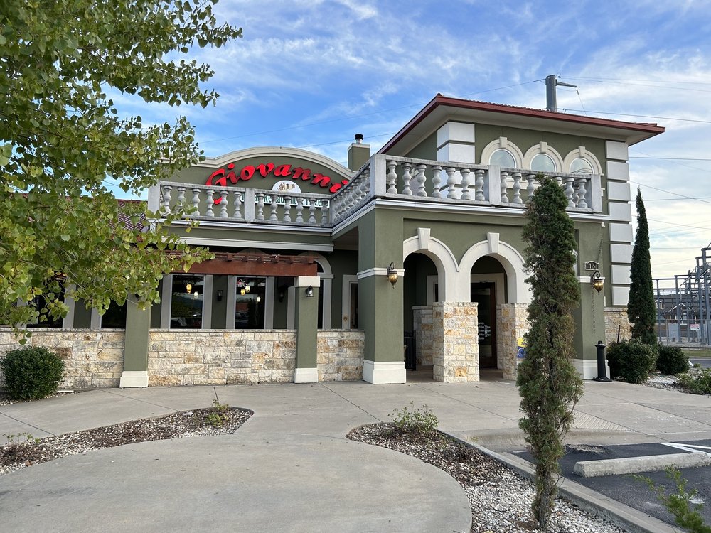 Giovannis Italian Restaurant & Pizeria