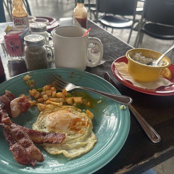 Maniac-Mikes Cafe - Breakfast - New American Near Me - Upland, California
