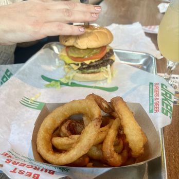 Jakes - Cheeseburger and onion rings - American Near Me - Benbrook, Texas