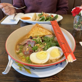 Niyom Thai Kitchen - Thai Near Me - Flushing, New York