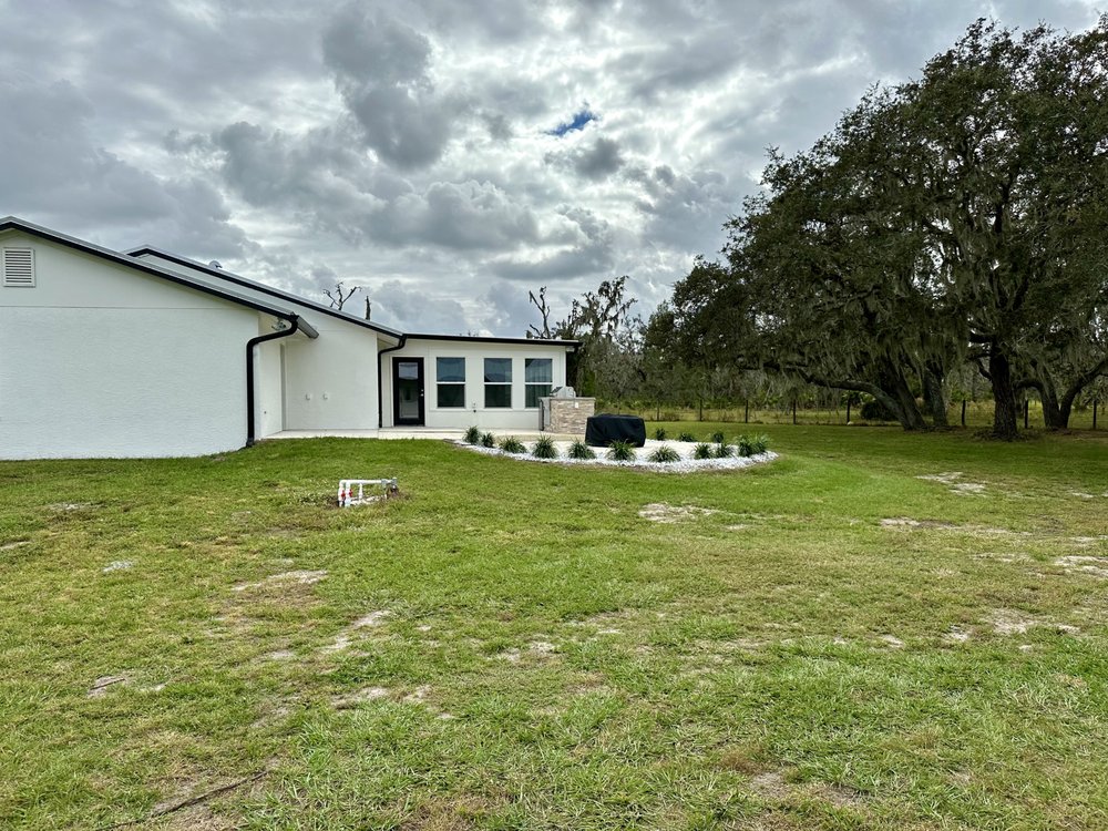 Slide of Elliotts Elite Home Solutions