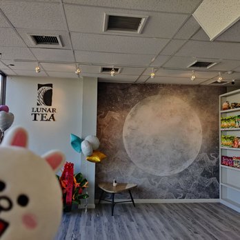 Lunar Tea - Interior - Coffee & Tea Near Me - Honolulu, Hawaii