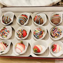 Blooms And Gifts - Small rotten strawberries, terribly decorated