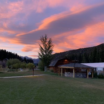 Rainbow Ranch Lodge - Hotels Near Me - Gallatin Gateway, Montana