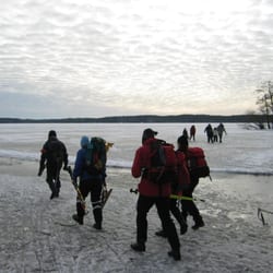 Sigtuna - Eiswandern auf dem Sigtunafjärden in Sigtuna/Schweden