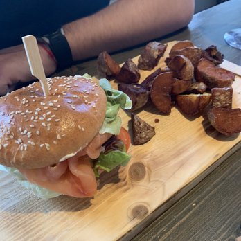 Fork & Bottle - American Near Me - Zürich, ZH