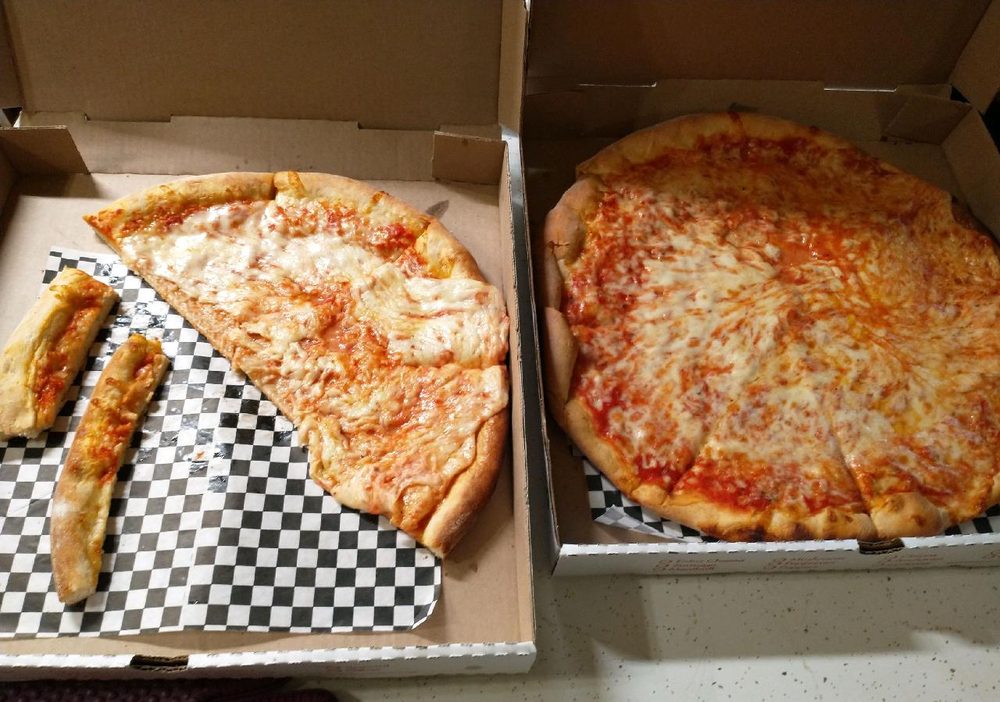 Food from Carlo's Pizza