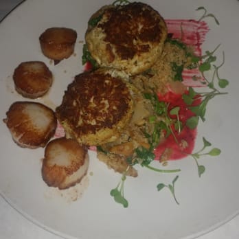 Hooked - Crab Cakes and Seared scallops - Seafood Near Me - Ocean City, Maryland
