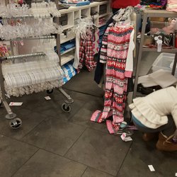 The Children's Place - Very messy and unorganized store.