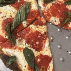 Peppino's Liquors & Wine - Marguerite pizza