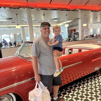 Sunliner Diner - Diners Near Me - Pigeon Forge, Tennessee Sunliner Diner - Diners Near Me - Pigeon Forge, Tennessee