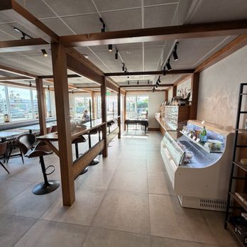 Bread, Espresso & - Área - Cafes Near Me - Redondo Beach, California