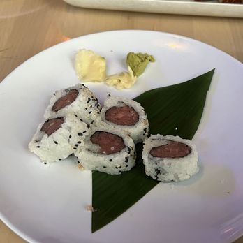 Moshi Moshi - Biscayne Blvd - Tuna roll :( - Sushi Bars Near Me - Miami, Florida Moshi Moshi - Biscayne Blvd - Tuna roll :( - Sushi Bars Near Me - Miami, Florida