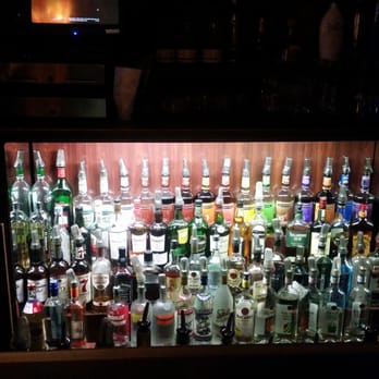 Hennessey's Tavern - Full bar ..Mike & Sue are the best. Best spot in Seal Beach. ..friendly, personable & make you feel like home. - Juice Bars & Smoothies Near Me - Seal Beach, California