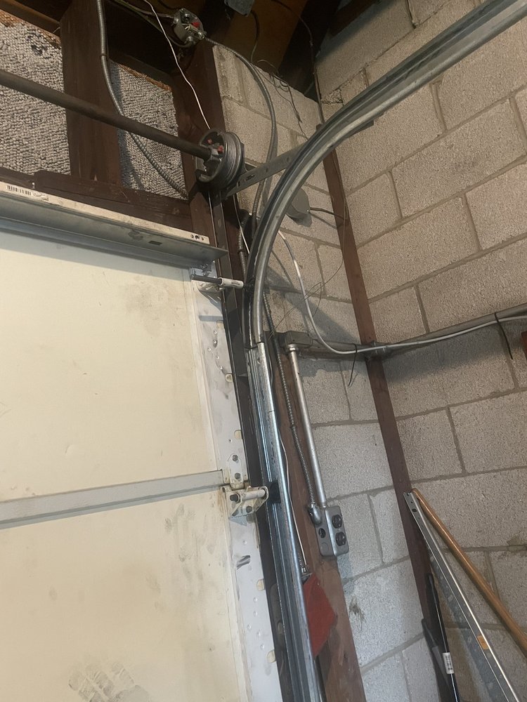 Leon Garage Doors - Garage Door Contractor in Levittown, PA
