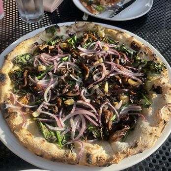 Vesta - Onion Mushroom - Pizza Near Me - Redwood City, California Vesta - Onion Mushroom - Pizza Near Me - Redwood City, California