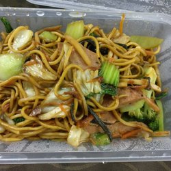 Sunflower - Fried noodles with steak