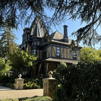 Beringer Vineyards - Beringer Mansion - Wineries Near Me - St. Helena, California Beringer Vineyards - Beringer Mansion - Wineries Near Me - St. Helena, California