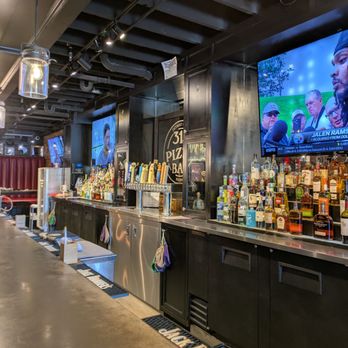 313 Pizza Bar - Pizza Near Me - Lake Orion, Michigan