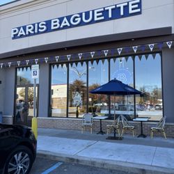 Paris Baguette - Exterior